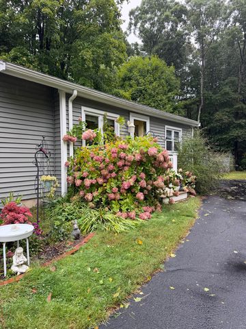 404 Concord St, Rockland, MA 02370