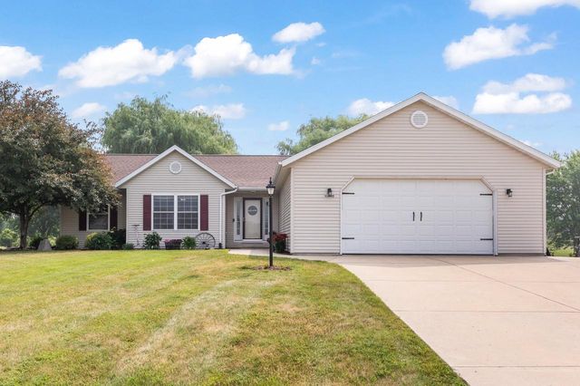 W2055 Summer Hill DRIVE, Helenville, WI 53137