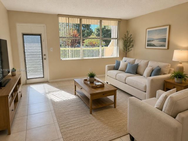 8851 Sunrise Lakes Blvd #112, Sunrise, FL 33322