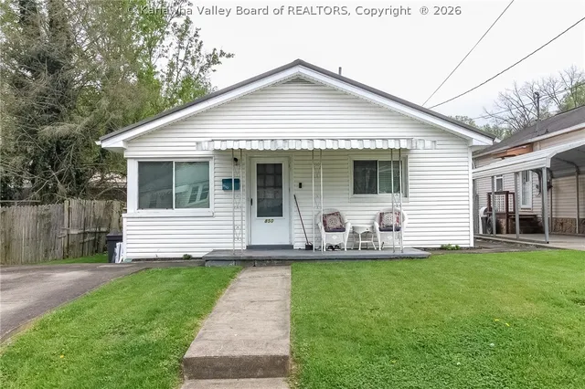 850 Valley Pike Dr, Saint Albans, WV 25177