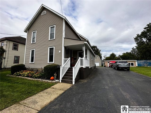 15 Mill St, Franklinville, NY 14737