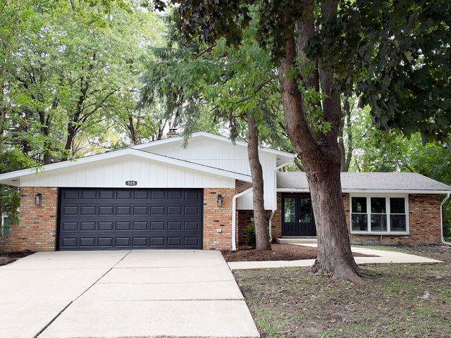 28W555 Leverenz Rd, Naperville, IL 60564