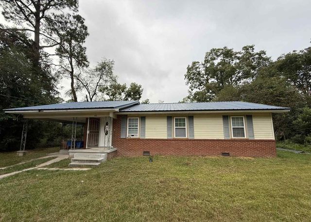 105 Puckett Dr, Fitzgerald, GA 31750