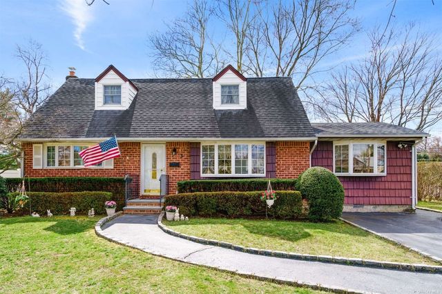3 Stager Lane, Commack, NY 11725