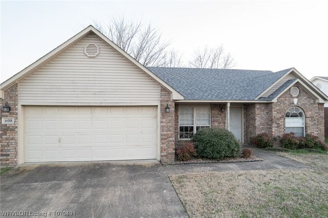 608 Chateau Dr, Fort Smith, AR 72908