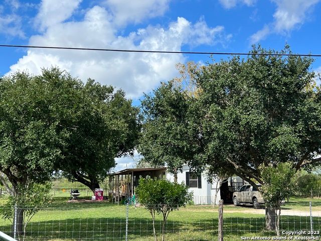 2215 N Madison Ave, Beeville, TX 78102