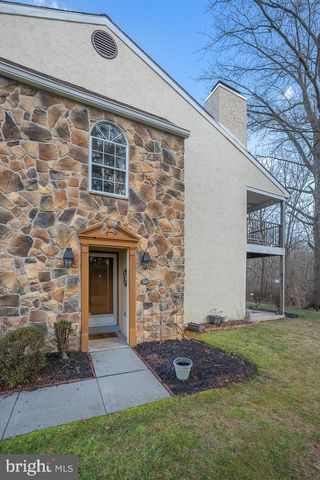 307 Valley Stream Ln, Chesterbrook, PA 19087