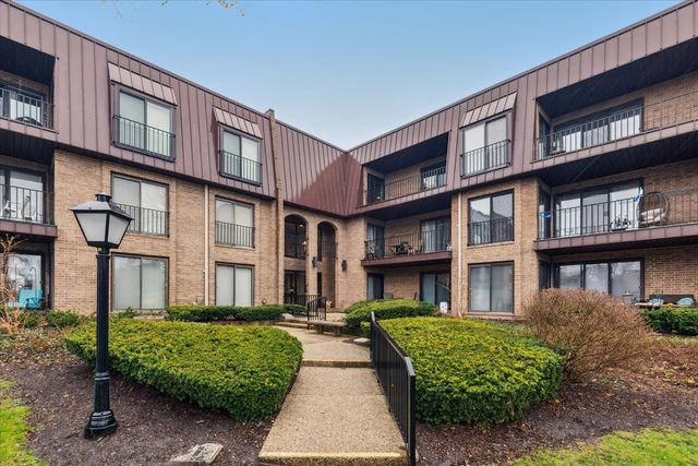 2 The Court Of Harborside #311, Northbrook, IL 60062