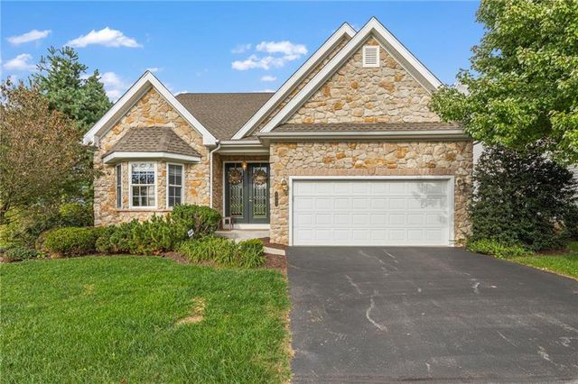 5002 Valley Stream Ln, Macungie, PA 18062