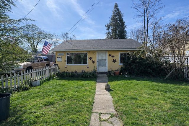 1039 SW I St, Grants Pass, OR 97526