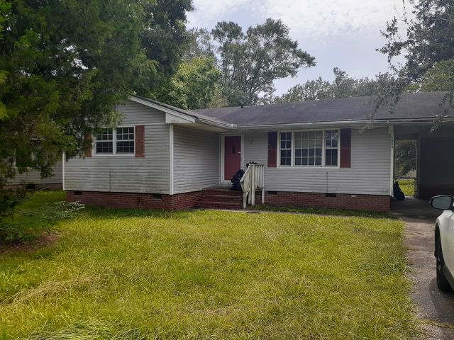 2900 Woodlawn Ave, Moss Point, MS 39563
