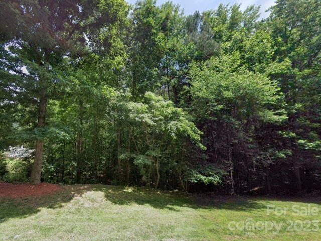6389 Cathedral Dr, Hickory, NC 28601