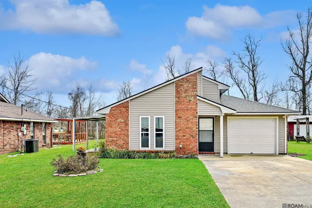 41069 Rustling Oak Dr, Prairieville, LA 70769