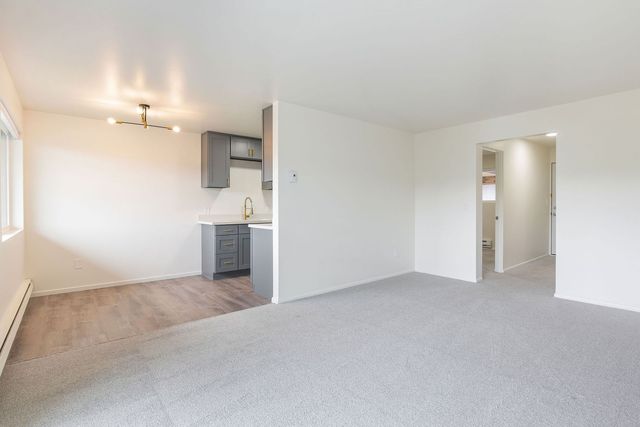 2850 15th Ave  W #203, Seattle, WA 98119