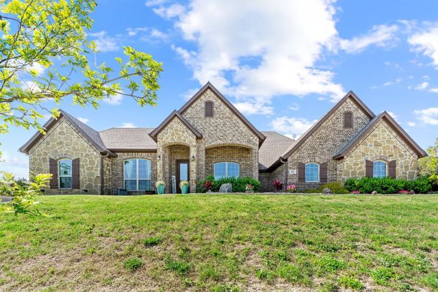 101 Cedar Mountain Dr, Weatherford, TX 76085