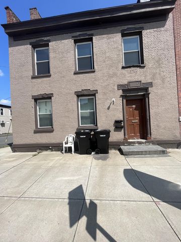 662 2nd Ave #4, Troy, NY 12182
