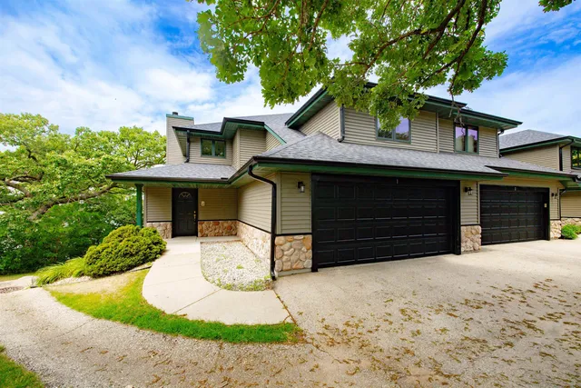 N799 Waubunsee Trl #1, Fort Atkinson, WI 53538