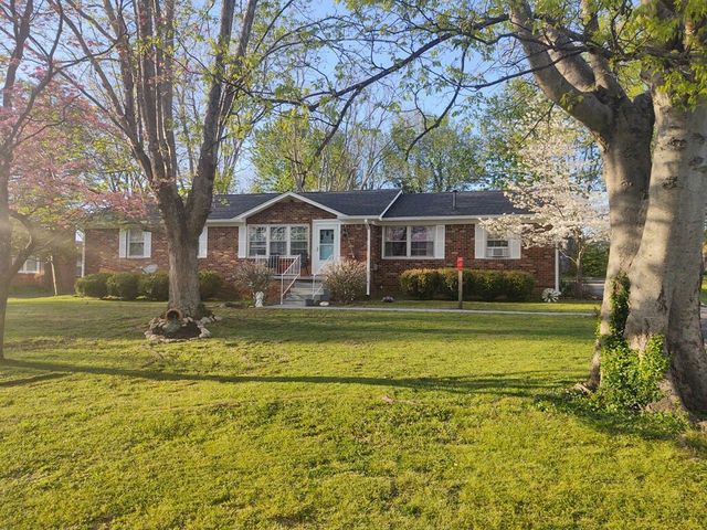 111 Bel Aire Dr, Winchester, TN 37398
