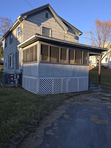 615 Pocahontas Ave, Ronceverte, WV 24970