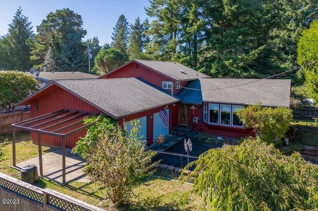 125 SW View Dr, Waldport, OR 97394
