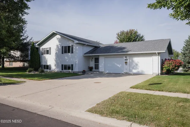 1602 17th Ave S, Brookings, SD 57006