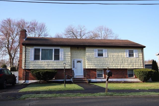 8 Pemberly Dr, Saugus, MA 01906