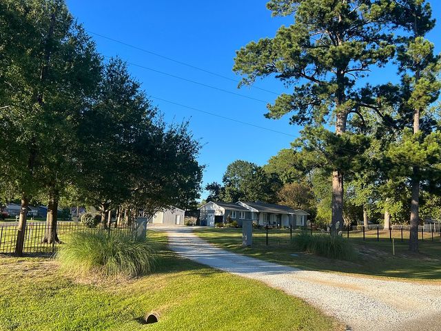 460 W  School Ave, Waskom, TX 75692