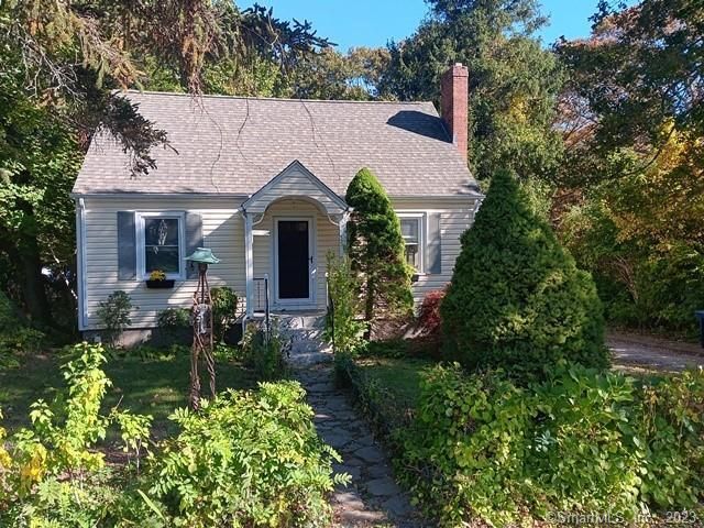 13 Highland Dr, Waterford, CT 06385