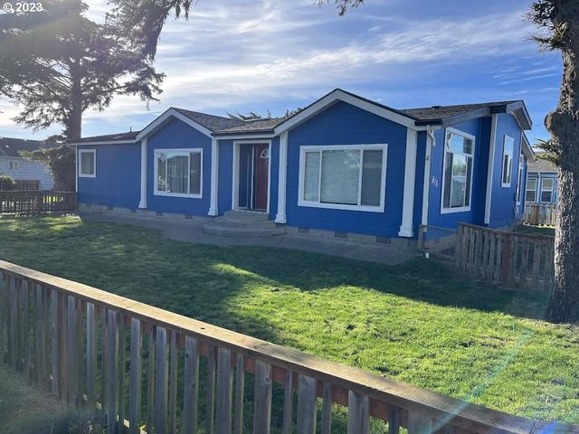 815 10th St SW, Bandon, OR 97411