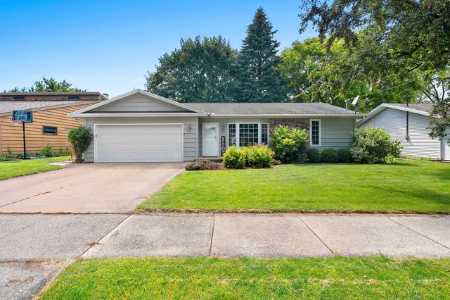 1001 S  Arlington St, Appleton, WI 54915