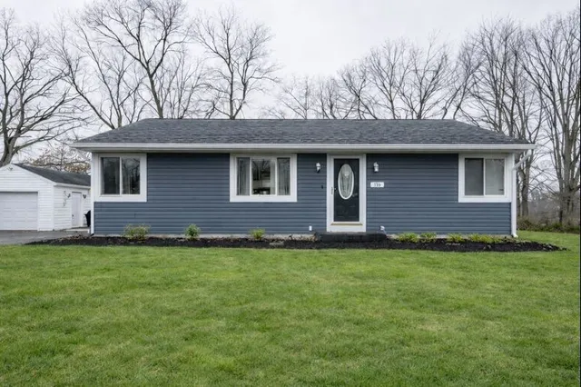 114 Dolphin Dr, Butler, PA 16002