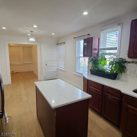 25 Windsor Ave, Vauxhall, NJ 07088