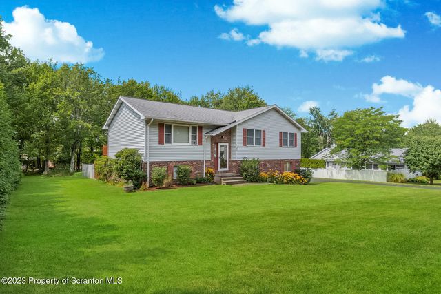 33 Westview Dr, Clarks Summit, PA 18411