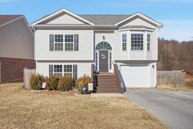 4509 Autumn Ln NW, Roanoke, VA 24017