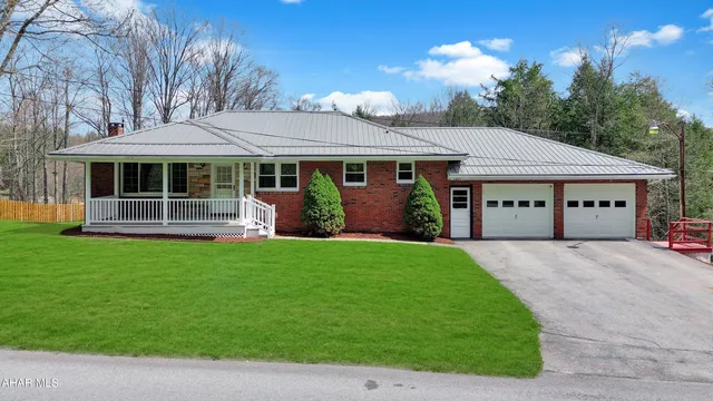 1327 Allie Buck Rd, Nanty Glo, PA 15943