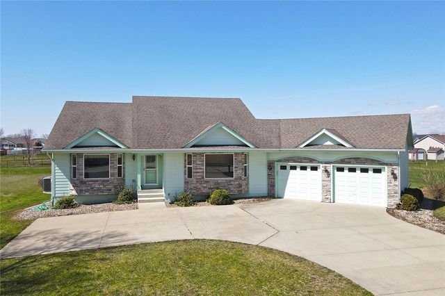 8880 NW Beaver Dr, Johnston, IA 50131