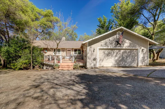 17862 Foxtail Dr, Penn Valley, CA 95946