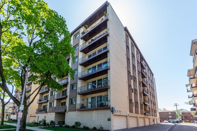 235 Marengo Ave #7F, Forest Park, IL 60130