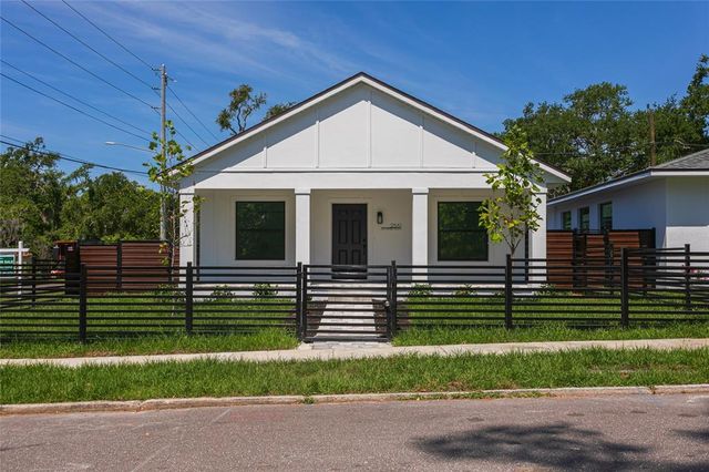 2561/2563 21st St S, Petersburg, FL 33712