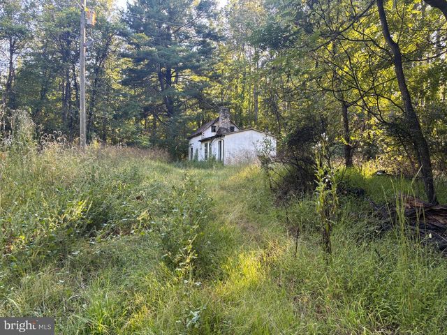 9119 Mountjoy Rd, Marshall, VA 20115