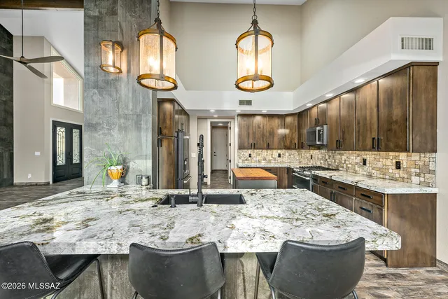 8589 N  Arnold Palmer Dr, Tucson, AZ 85742