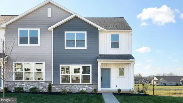 64 N  Conifer Dr, Elizabethtown, PA 17022