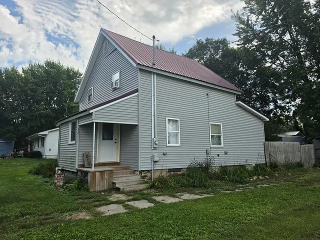 210 Forest St, Elma, IA 50628