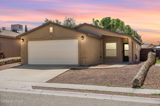 3733 Stoneway Rd, Las Cruces, NM 88012