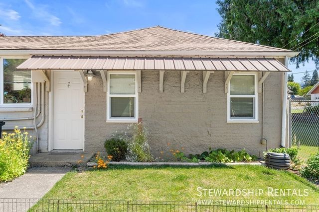 48177 Lauren Dr #4, Oakridge, OR 97463