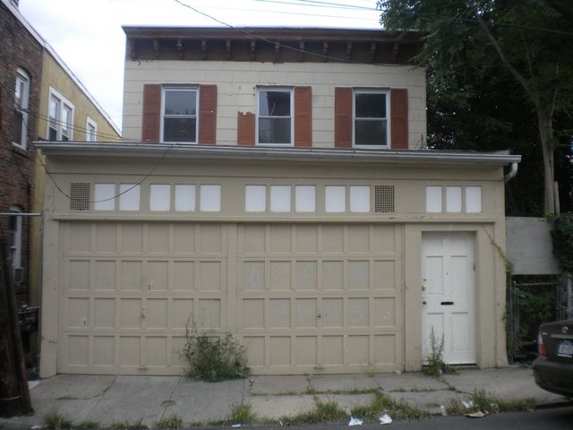 2 Ritters Ln, Yonkers, NY 10703