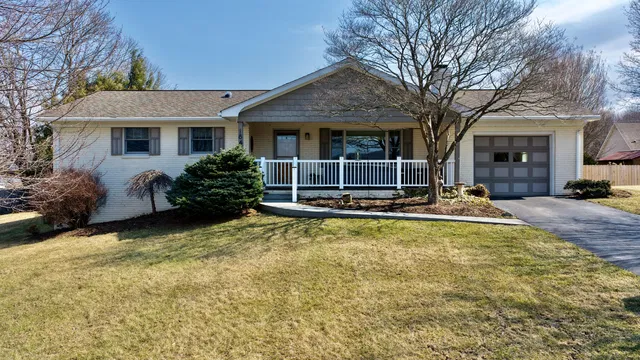 184 Heatherton Dr, Lewisburg, WV 24901