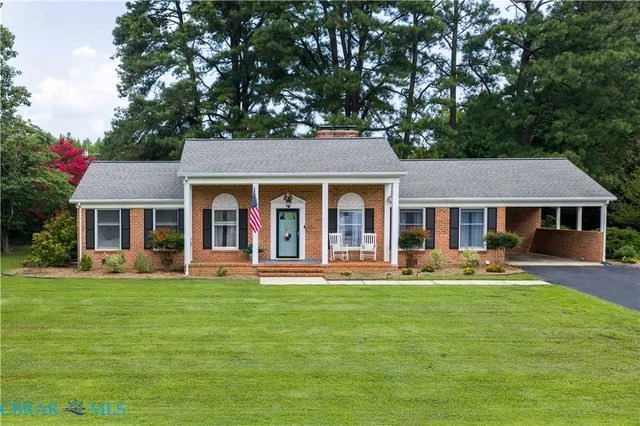 42 Venable Dr, Kilmarnock, VA 22482