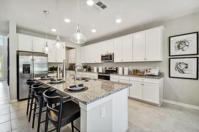 3082 Adams Cross Dr, Zephyrhills, FL 33540