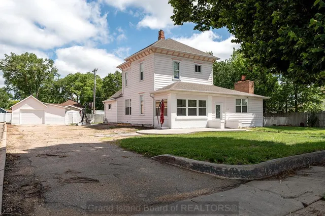 110 E  11th St, Wood River, NE 68883